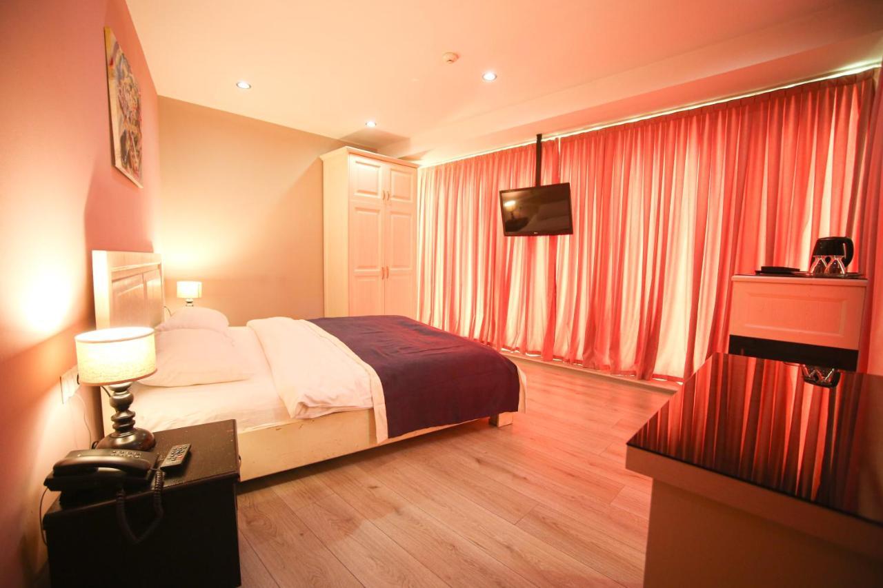 Dolabauri Hotel Tbilisi Esterno foto