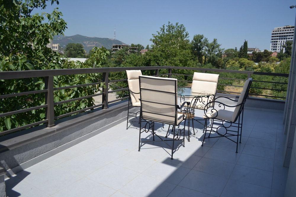Dolabauri Hotel Tbilisi Esterno foto